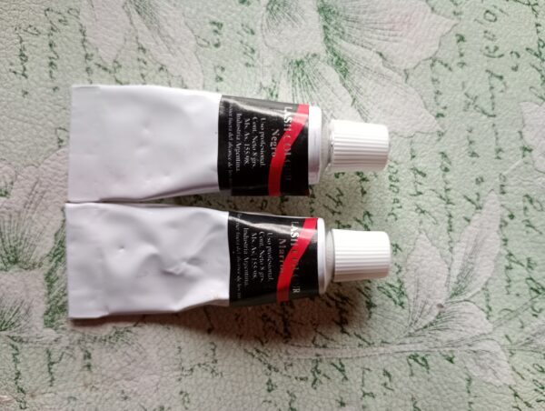Tinta para pestañas y cejas